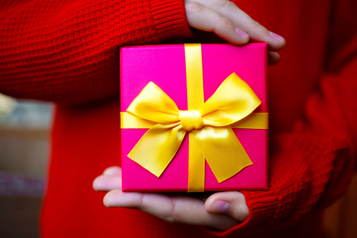 girl holding pink gift box